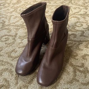 TORY BURCH Boots.
